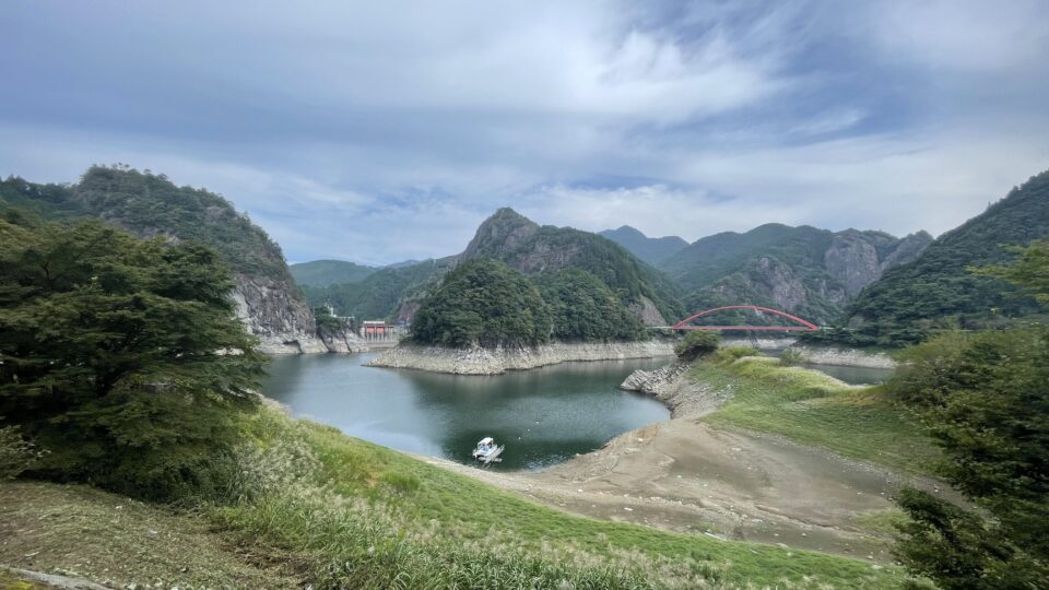 日向神ダムに浮いた軽自動車 高齢の女性が死亡 八女市福岡筑後のローカルメディア 筑後いこい