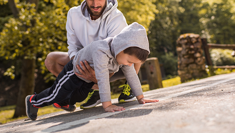 テレ朝POST » 篠原ともえ、女性アイドルのバキバキ腹筋に触れ大興奮！「板チョコ」「文鎮」「鉄の塊」