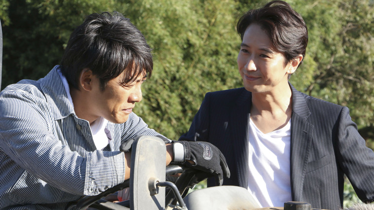 花總まり谷原章介 が夫婦役で出演 舞台『銀行強盗にあって妻が縮んでしまった事件』公開ゲネプロ│エンタステージ - YouTube