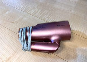 ドライヤーのコードは「まとめない」。50代・元祖節約主婦がやってよかった洗面所の工夫3つESSEonline エッセ オンライン