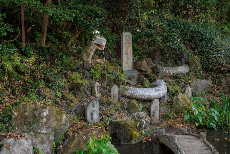 2025年は蛇年 巳年 です」を英語で言うと？Year or the Snake? Year of the Serpent? ～蛇 の知恵、巳年の教訓～ ミスター原田の超絶英語コラム75 原田英語.com