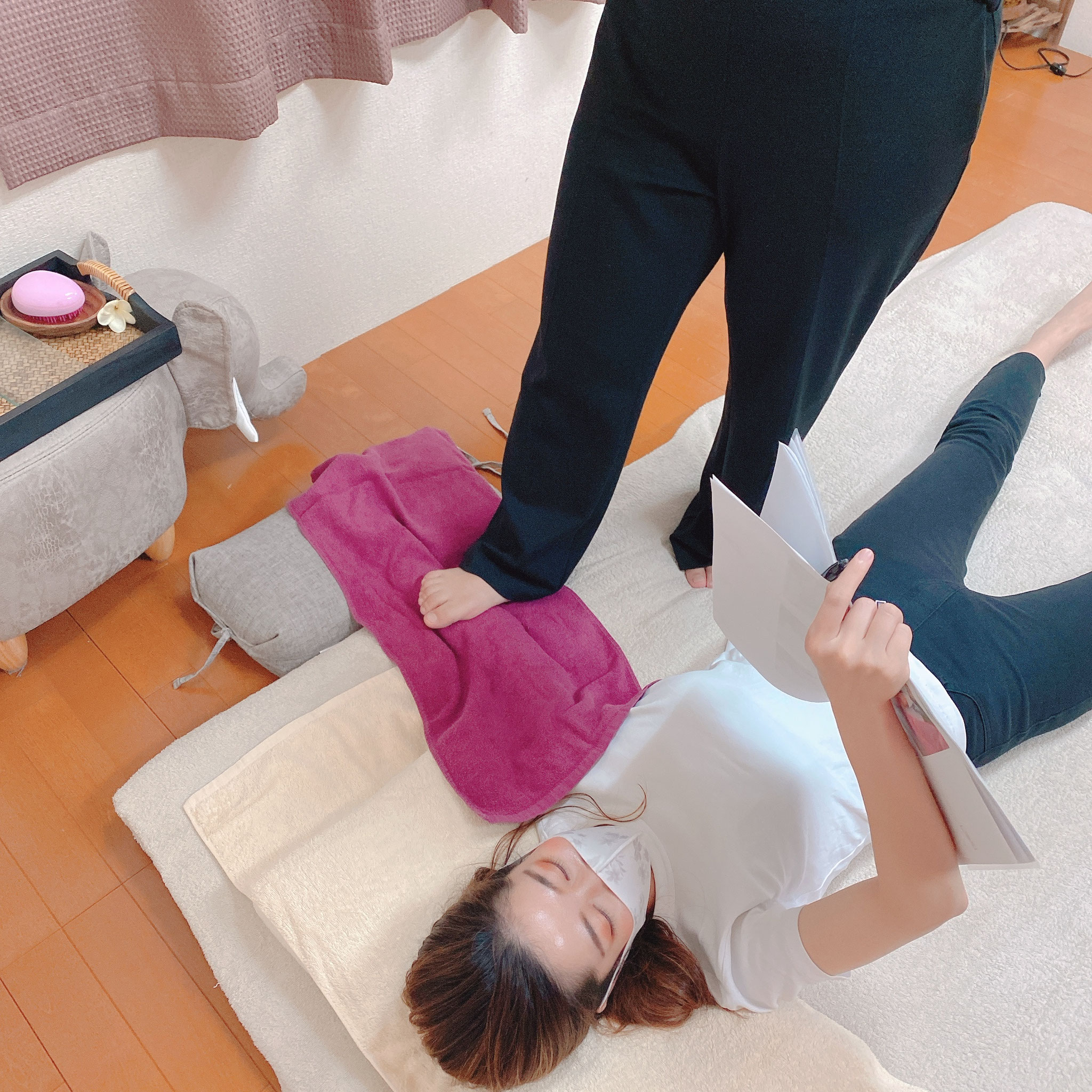 辛い肩こり、足踏みマッサージでほぐす！＠目黒足圧宗家 良知整骨治療院