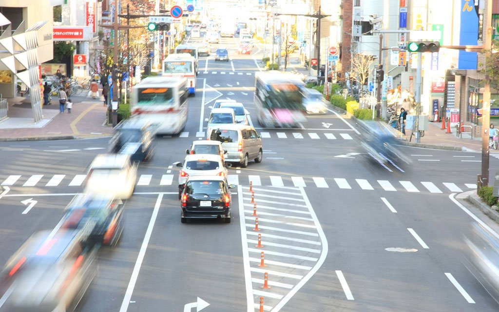 導流帯のマナー・要注意です - 合同会社ワライト