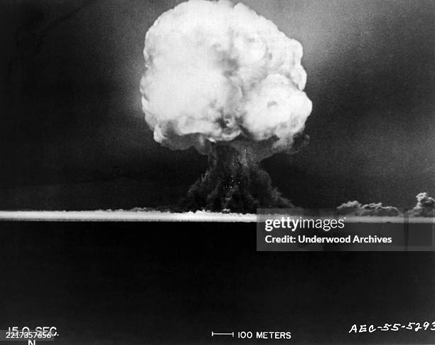 トリニティ核実験爆弾火球 – 1945 ポスターZazzle.co.jp