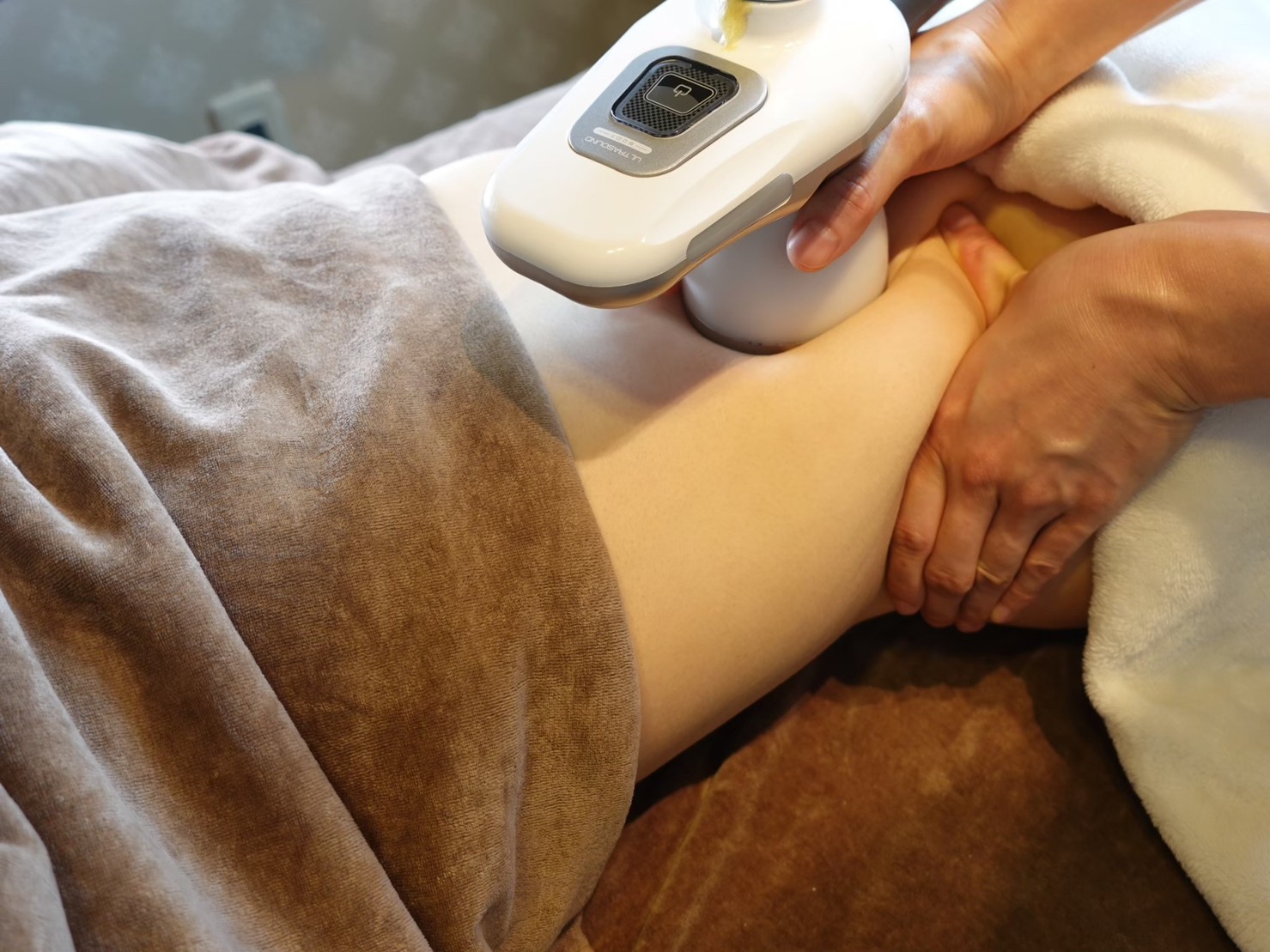 エテルナムリップセラム リップトリートメント A005 ローズウッド 8mL モデル美香も愛用！再生医療から生まれた「唇を育てる」発想の エテルナムリップセラム で本格ケア 公式 オトナミューズ ウェブ otona MUSE