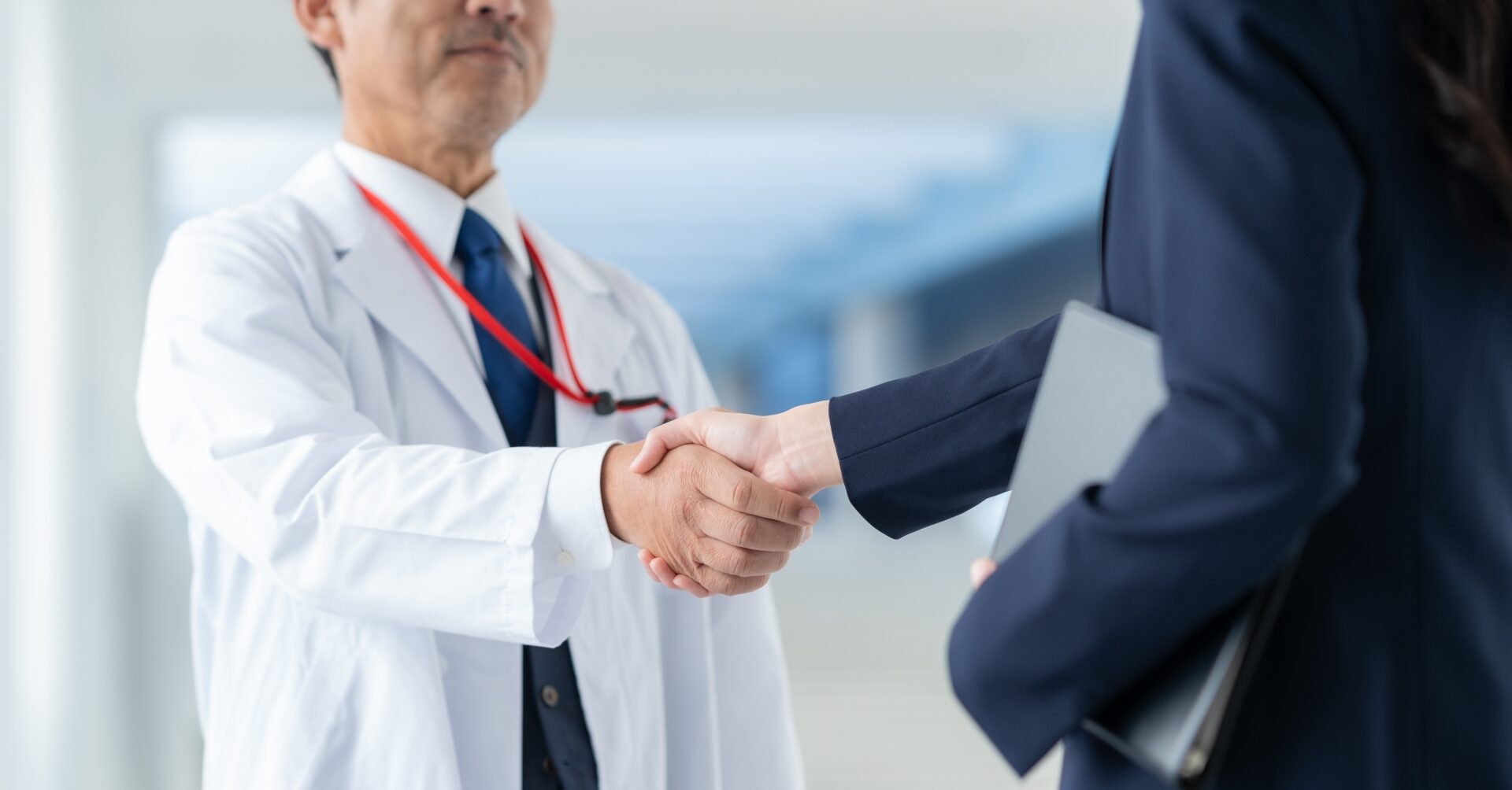 白衣の秘密 - 女性管制官がアメリカで医者になった場合ーアメリカンドリーム