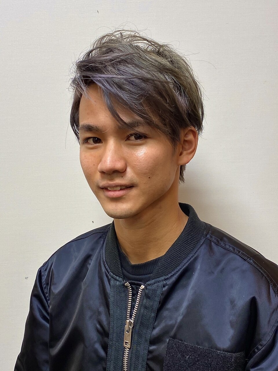 シルバーカラーにしたいメンズ必見！ブリーチを使った暗めに染めるやり方としきさんの髪色名古屋塩釜口外国人風カラーが得意な寺島洋輔ヘアカラーBLOG