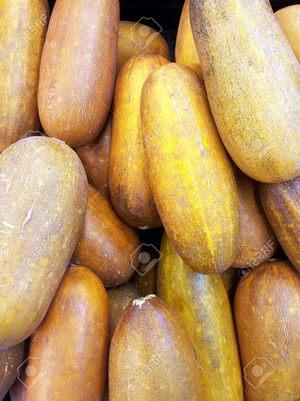 きゅうりの中が黄色いのは食べられる？中が少しオレンジは大丈夫かチェック！くらしのヒントBOX