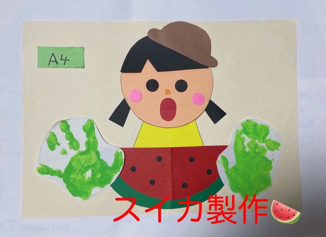 デイケア壁面飾り 〜実りの秋Ver.〜 縁側は夏から秋に様変わり。実は、この柿、始めは全て「まだ固いグリーン」でした。ランダムに「食べごろのオレンジ」にチェンジしています。利用者様が変化に気付いてくださる事が狙いです。 増えています。「美味しそうな柿が実っ