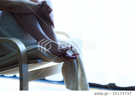 アラフォー独身女性の約7割「普段から、なんとなく寂しい」 「毎日がただただ過ぎて行く」「この先どうしたらいいか」まいどなニュース