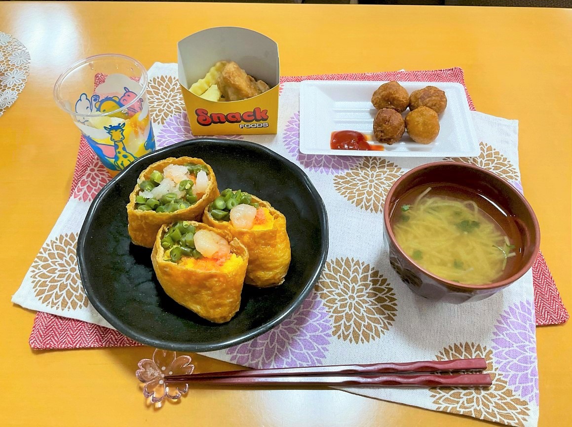 高砂荘のお食事紹介です。 夏メニューの七夕ちらし、冷やし蕎麦、夏祭り風のお食事なども提供させていただきました。お食事がご利用様の楽しみのひとつとなりますように！！兵庫県高砂市社会福祉施設養護老人ホーム献立給食直営厨房食事紹介栄養士