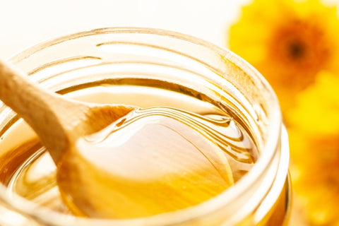 はちみつは喉の痛みやせきにいいって本当？HALMEK up ハルメクアップ