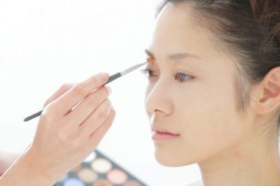 ９ 顔の形の特徴と理想のメイク - IECメディア