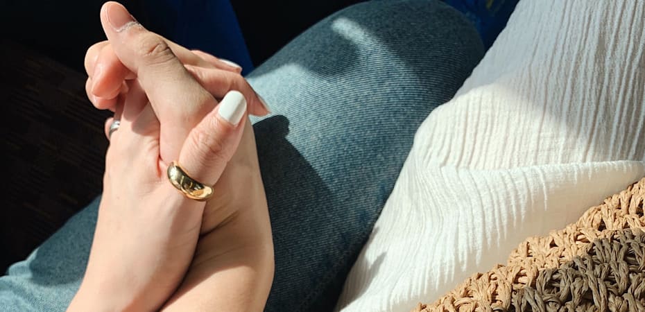 グーの握り方であなたの恋愛感がわかります - YouTube