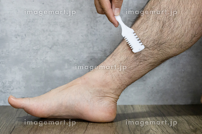 足の甲の毛は処理すべき？根本的に解決するならメンズ医療脱毛がおすすめ！│メンズジェニ