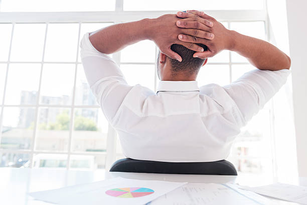 腕組み」の心理とは？ 男女差・ビジネス・恋愛まで徹底解説Oggi.jp