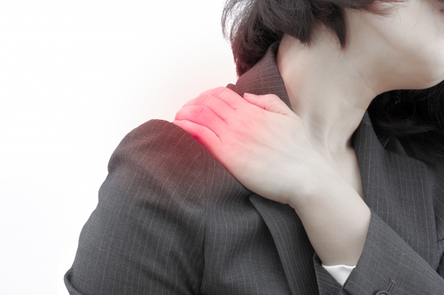 肩こり解消 指先がポイント！ほんの少し変えるだけで効果倍増？！効かせる肩の回し方とはヨガジャーナルオンライン