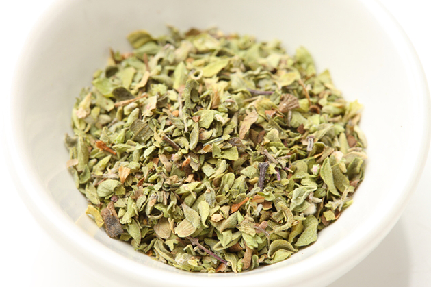 ５分でできる！ドライオレガノと水菜のサラダ 🌿 ☑️ ハーブを育てていなくても大丈夫👌 ☑️ 家族がハーブティー嫌いでも大丈夫👌この２点がクリアできてこそ、 ハーブを暮らしで 活用できるようになります😊 ハーブ栽培は憧れるけど いつも枯らしてばかり😢 という方