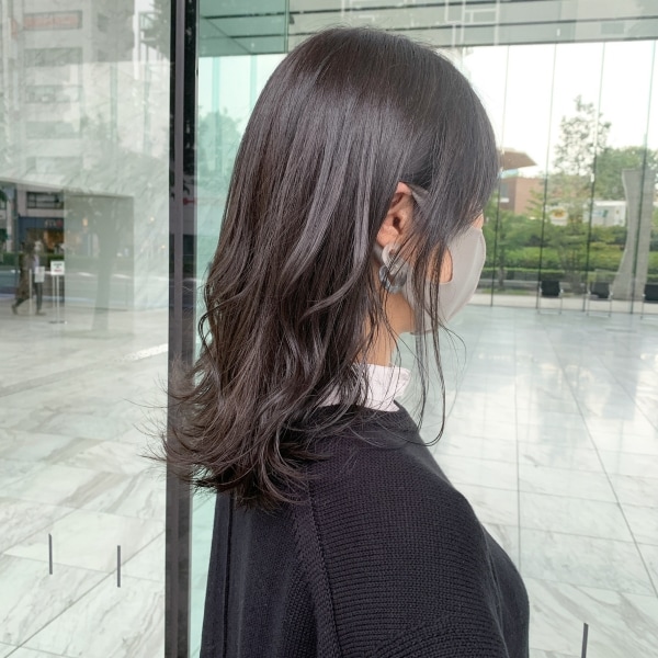 ✨大人気グレージュカラー✨ 透明感溢れる暗髪グレージュカラー🩵 ブリーチなしで叶うグレージュカラーです！ 髪色にお悩みの方是非お任せください😊グレージュ透明感カラーイルミナカラーブリーチなしブリーチなしカラー暗髪暗髪カラーラベンダー