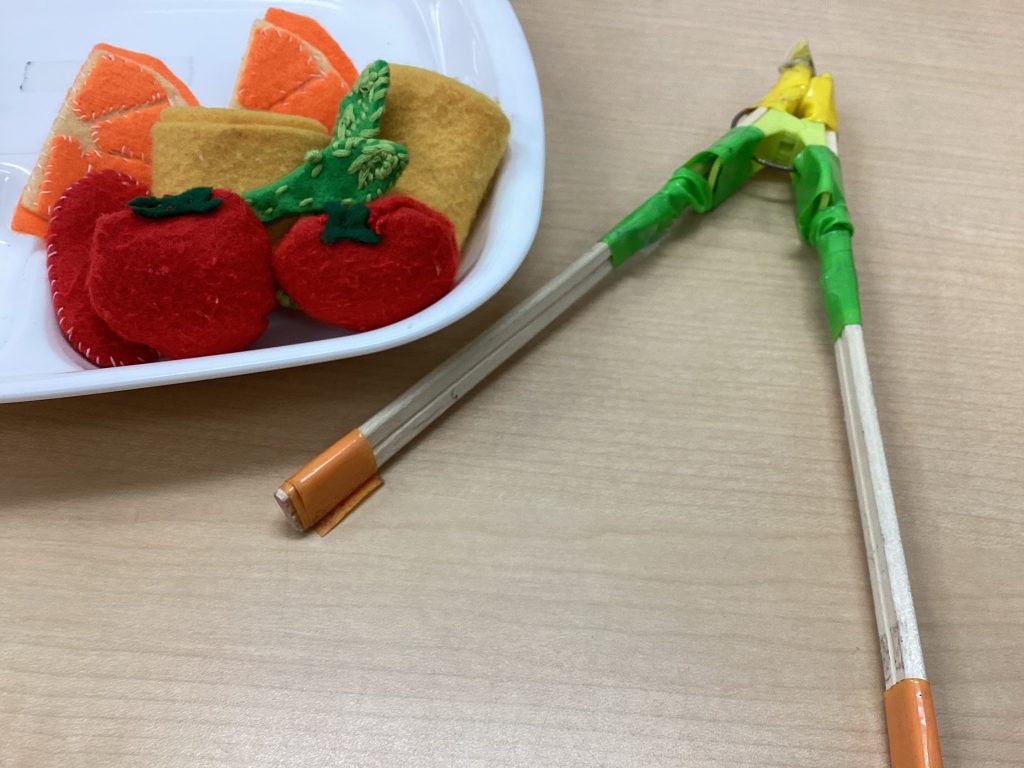 ステップ別 お箸の練習メニューをご紹介！モンテッソーリの移すお仕事④モンテッソーリの小部屋