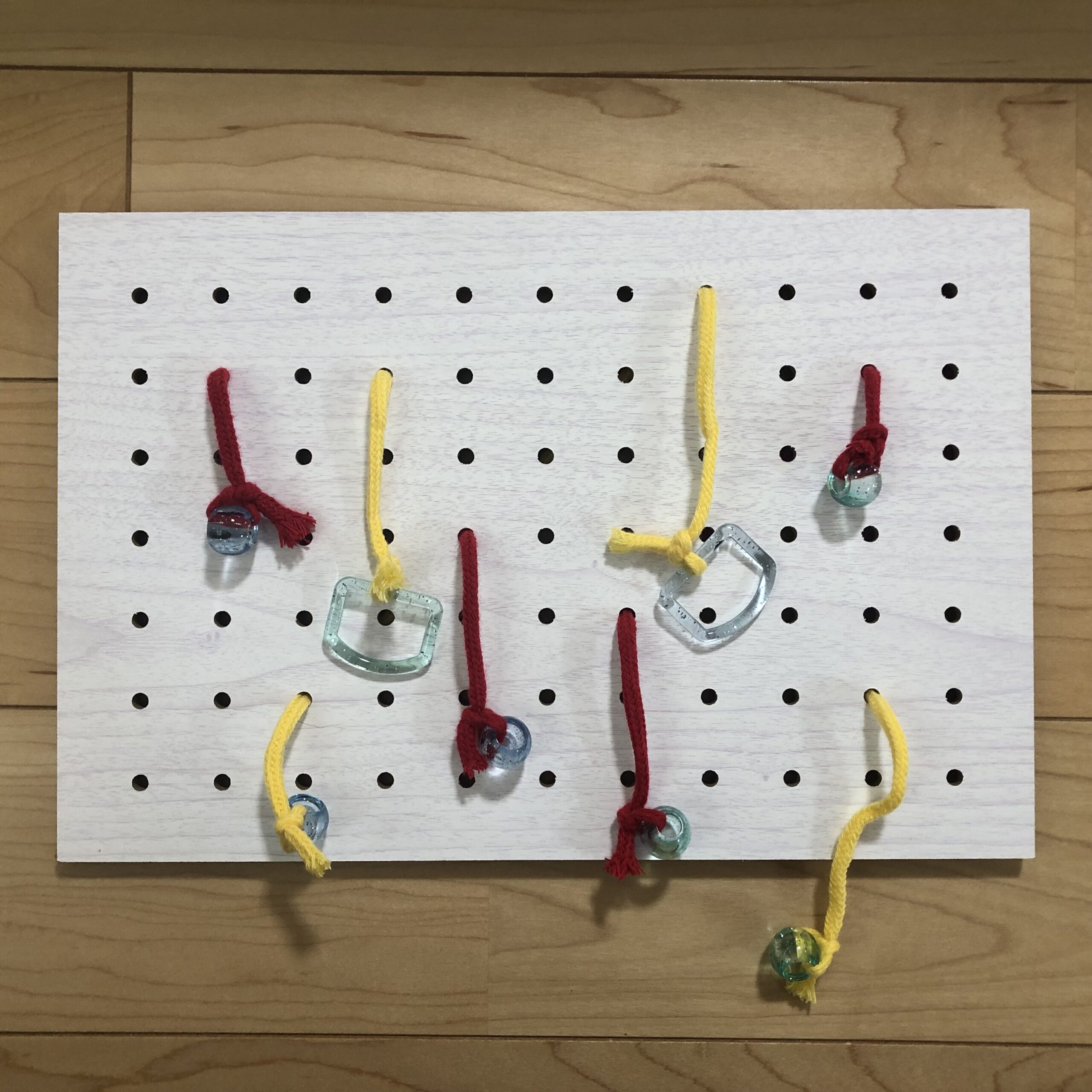 牛乳パック１枚だけ？！ 新生児からずっと遊べる！手作り簡単おもちゃ - YouTube