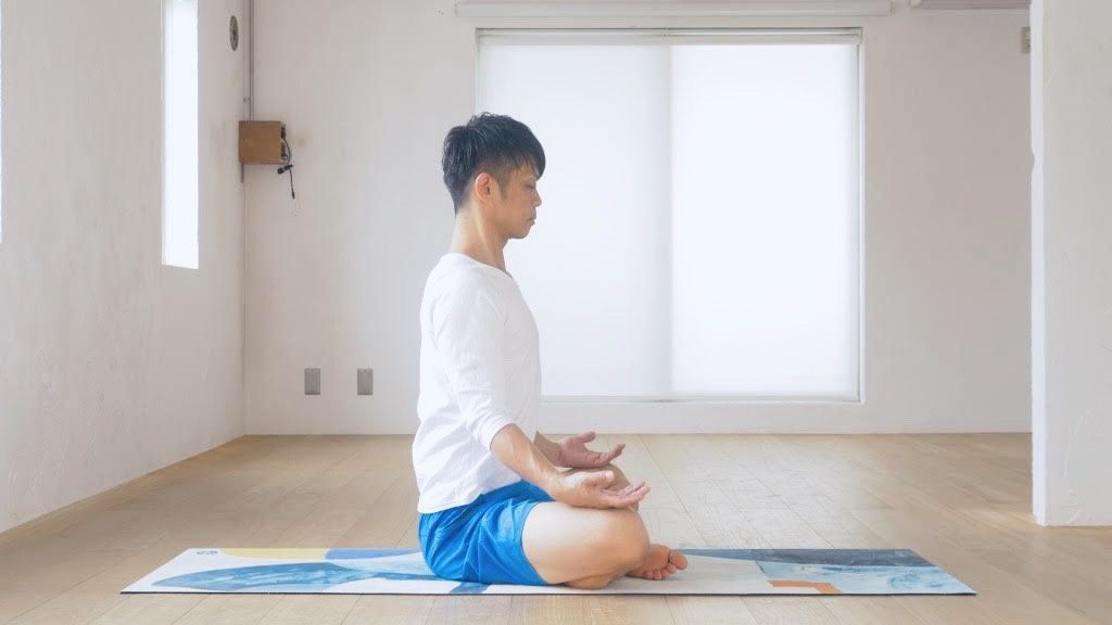 あぐらが苦手な人必見！できない原因とやり方をご紹介！NOA ONLINE Yoga ヨガ・フィットネス知識・雑学 NOA ONLINE