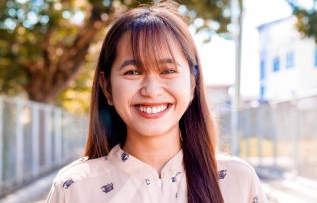 顔を見て笑う男性心理とは？目が合うと微笑む男性は脈ありサイン？男の生きづらさ