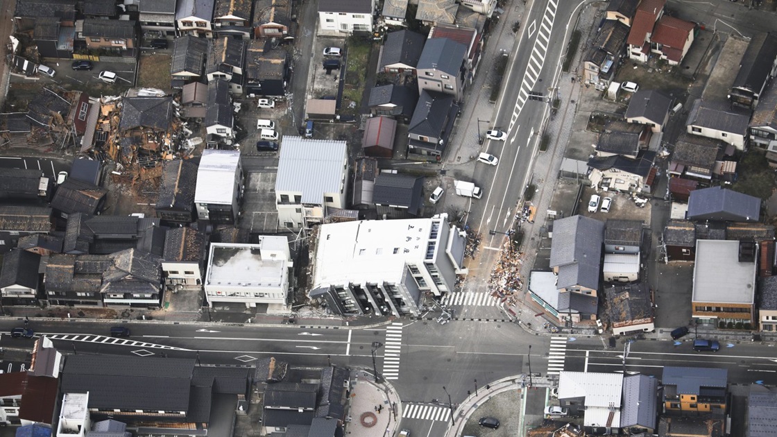 速報 石川・輪島でビルが倒壊 能登半島地震