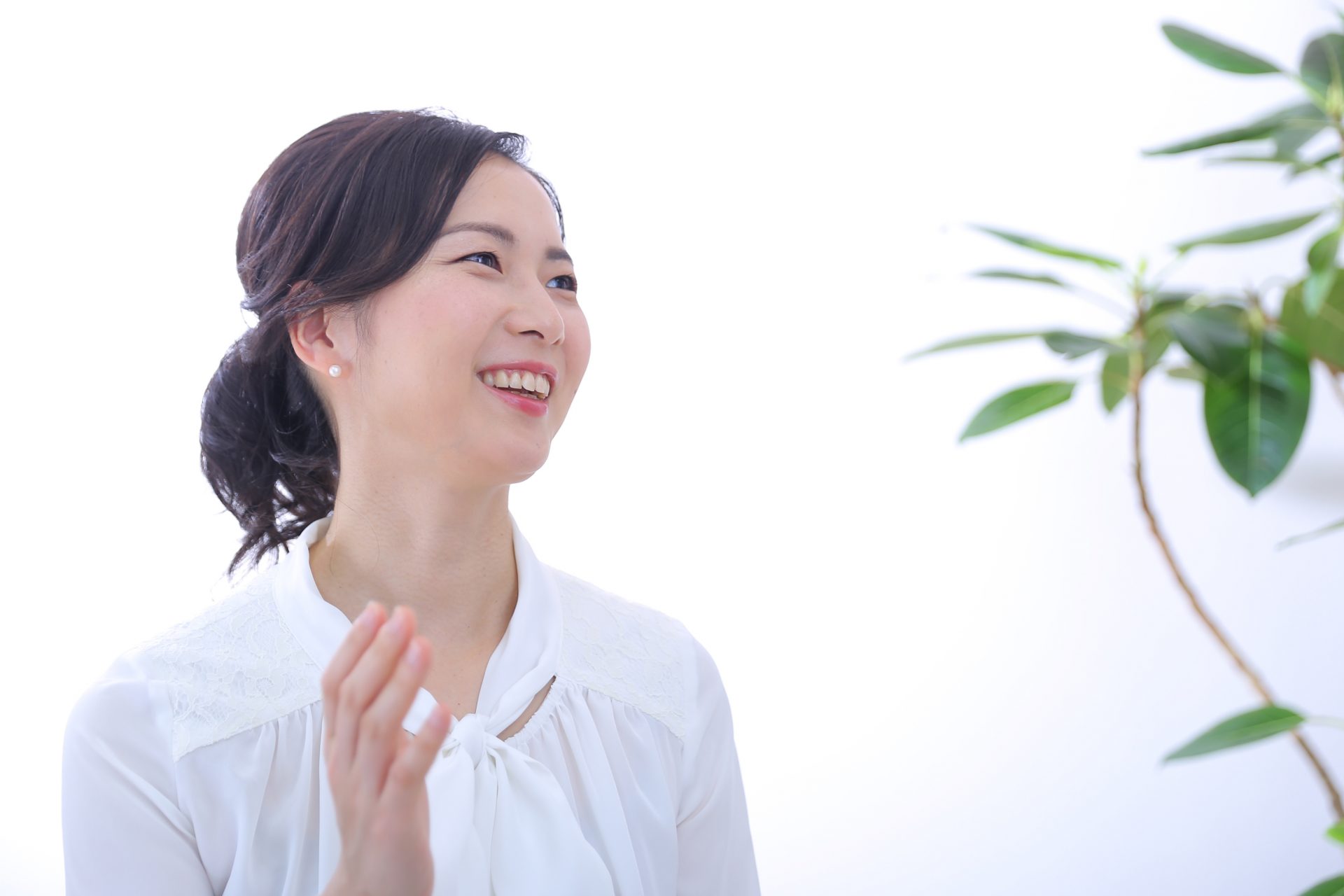 6 29のコーデ＞雨予報の火曜日は、雨に濡れても目立たないネイビーパンツできちんと感を確保！美人百花.com
