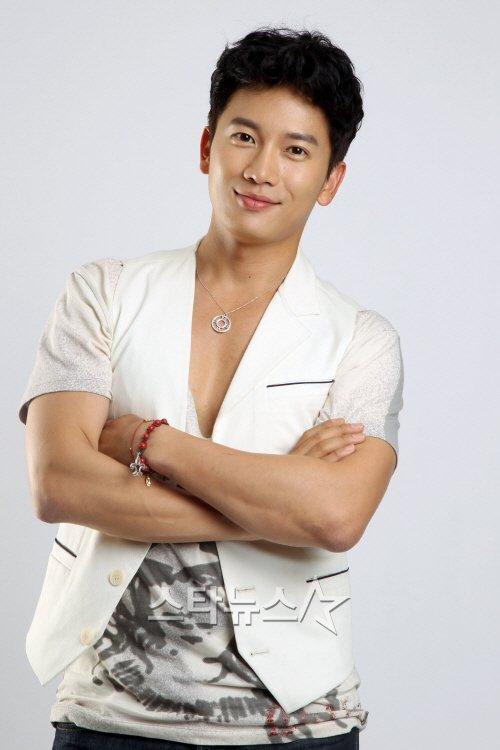 Ji Sung training💪🏻💪🏻 おはようございます🌈 トレーニング風景3連続🤤❤️‍🔥🤩 チソンさんの筋肉は美しい*¯꒳¯* ❤️ アダマスでも是非‥拝ませて🙏🏻 素敵な休日をお過ごしください🌱justin_jisungKoreanactorjisungチソン チソン大好き韓国ドラマ