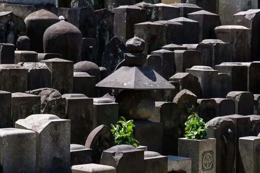 遺骨の処分が必要なケースと対処法関連する法律・費用・手元供養も解説埼玉の葬儀・葬式ならさがみ典礼