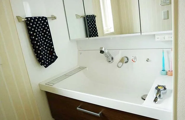 起きてすぐはNG カミソリ負けしないひげそり術 - 日本経済新聞