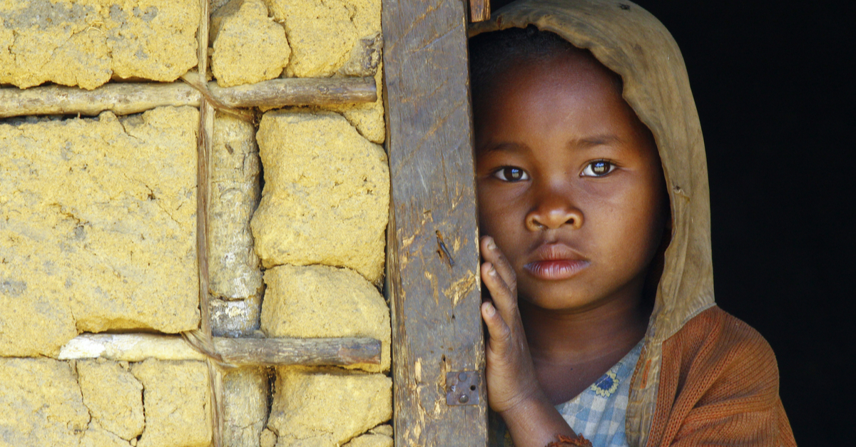 アフリカ布マスクの収益一部をアフリカの元子ども兵や難民の自立支援に認定NPO法人テラ・ルネッサンス