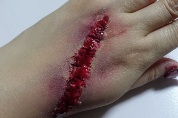 三善how-to！ 傷メイク編 – 舞台用化粧品 三善