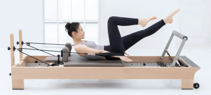 マシンピラティスでプルプルするのは普通？原因・対処法・効果を初心者向けに解説 – 名古屋市瑞穂区パーソナルトレーニングジムカロリートレードジャパン