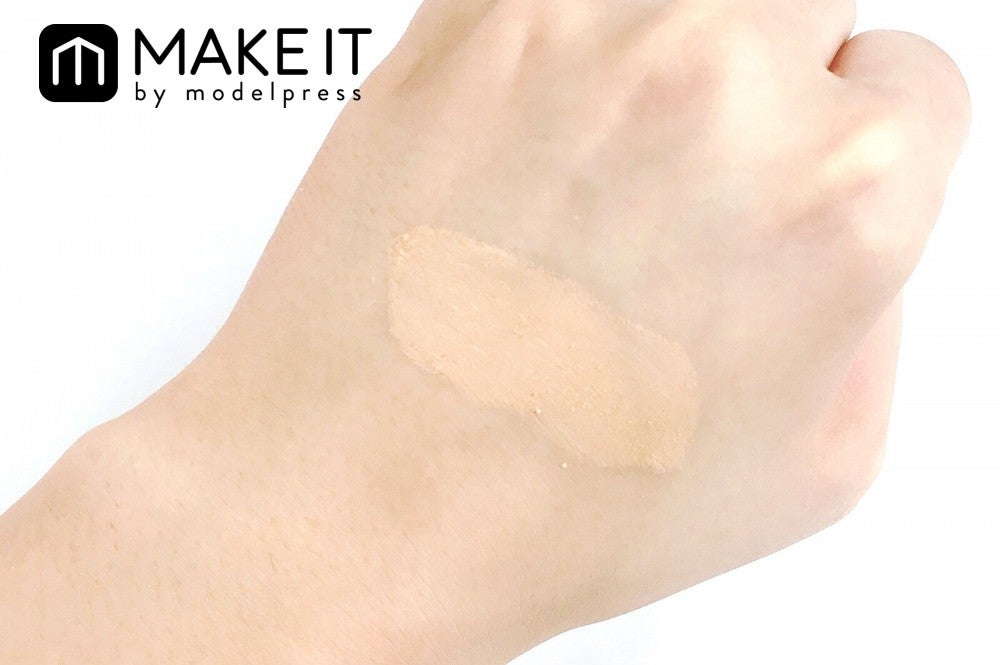 Amazon.co.jp:新感覚！エッセンスあふれ出す 水ヴェールのツヤ肌。1本で毛穴・色ムラもツヤでカバー。 セラフォア オールインワンヴェールライトベージュ00 色白肌ファンデーション 30グラムx 1: ビューティ