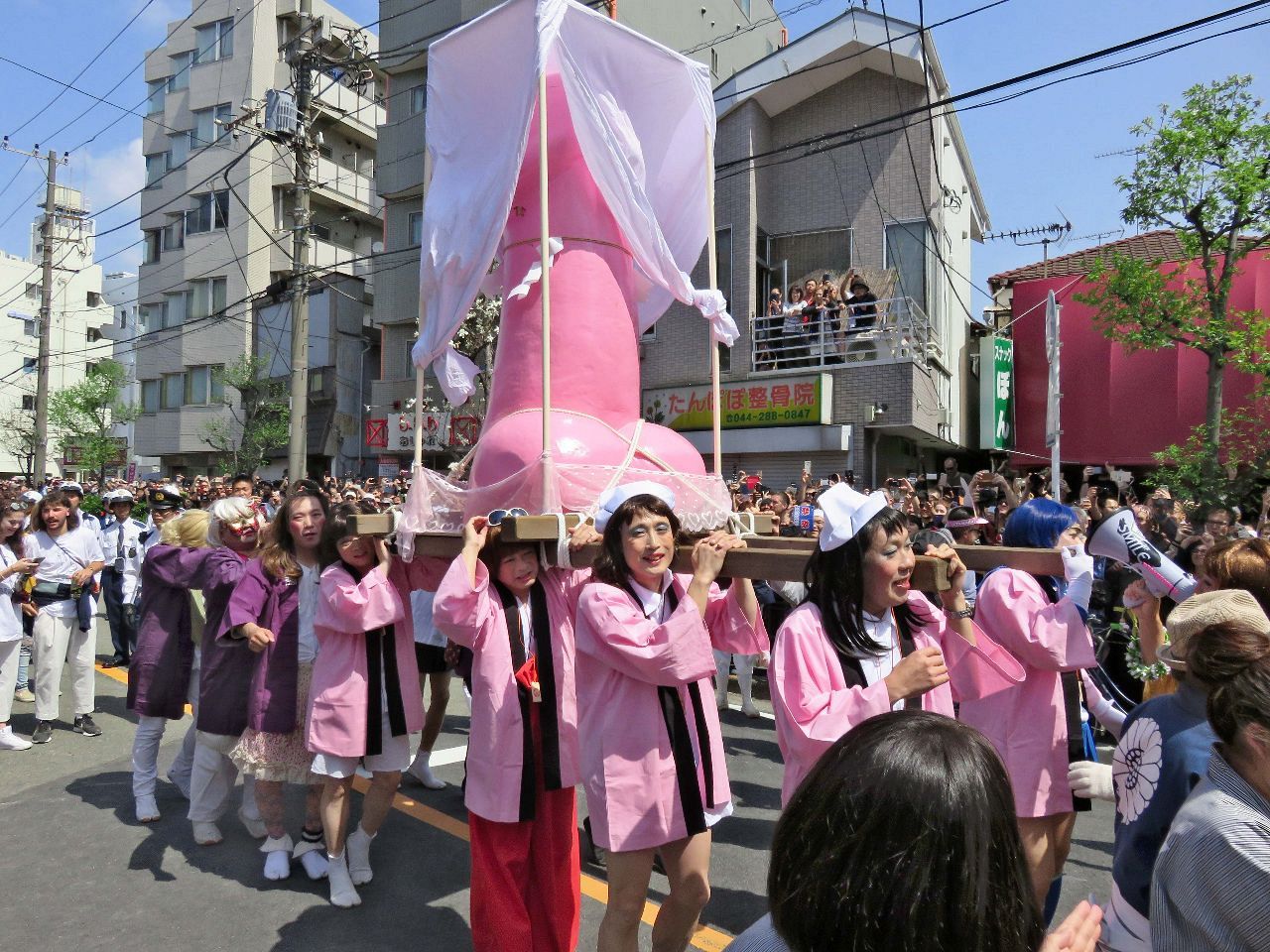 川崎で春を迎えよう！男性器をまつる奇祭「かなまら祭」の背景に隠されたストーリーは？ - 日本の観光メディアMATCHA