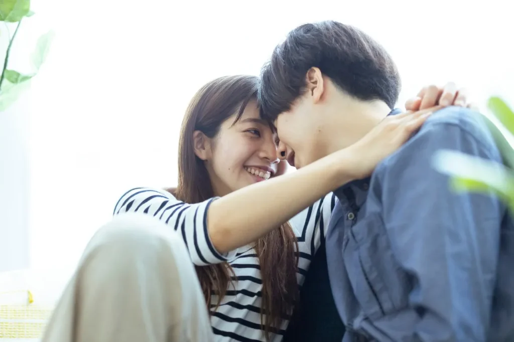 100秒超えの”目隠しキス” 「何があっても目をあけないで」待ち望んだ両想いに夢中で求め合う2人恋愛ABEMA TIMESアベマタイムズ