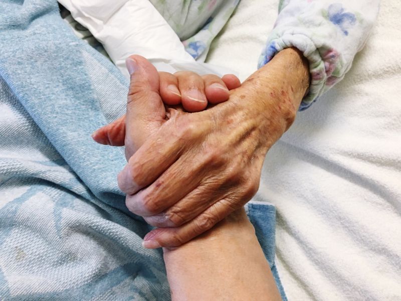 自宅での看取り：終末期に現れる症状とケアのポイント - ホームアレークリニック世田谷区・目黒区・品川区・大田区の訪問診療・在宅医療