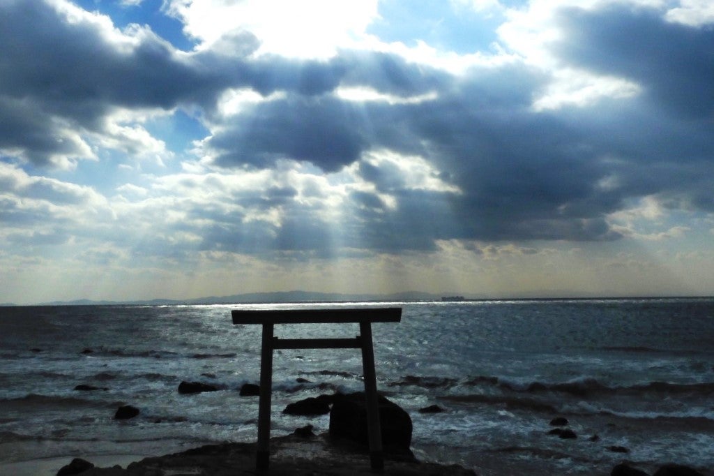 天使の梯子 はしご エンジェル・ラダーが放射状に見えるのはなぜ？ │科学実験データ│科学実験データベース│公益財団法人日本科学協会