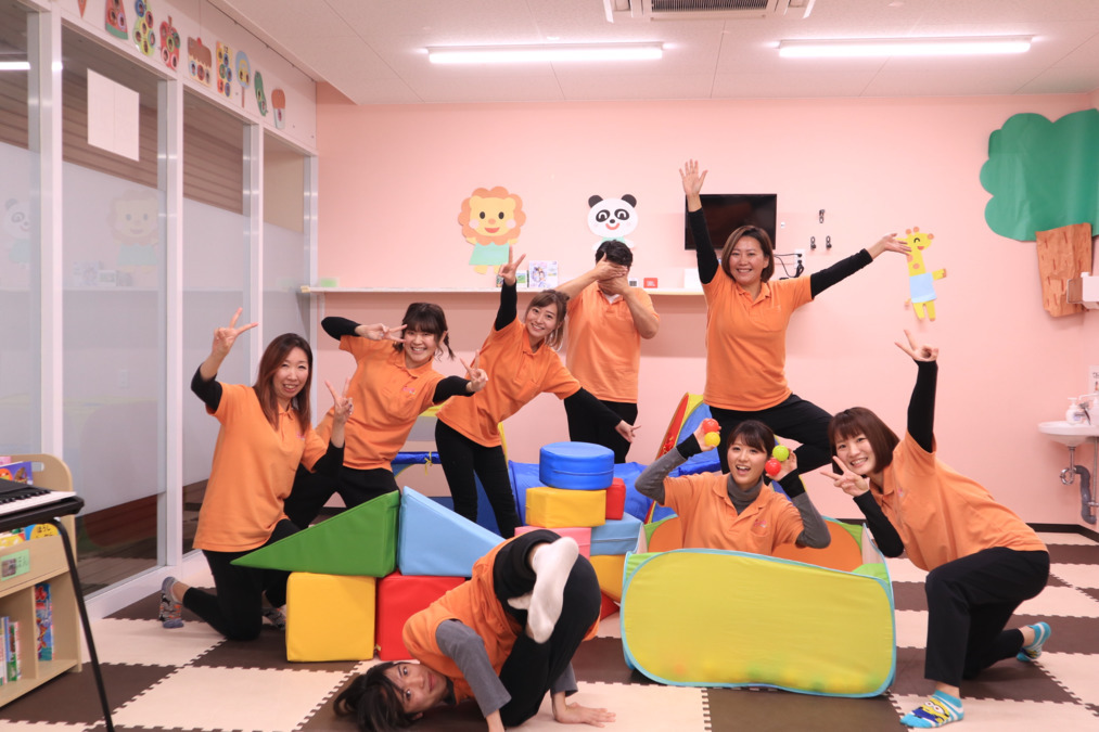 Amazon.co.jp: 作業療法士の考える支援 放課後等デイサービスのプログラムから : 奥家 孝将: 本