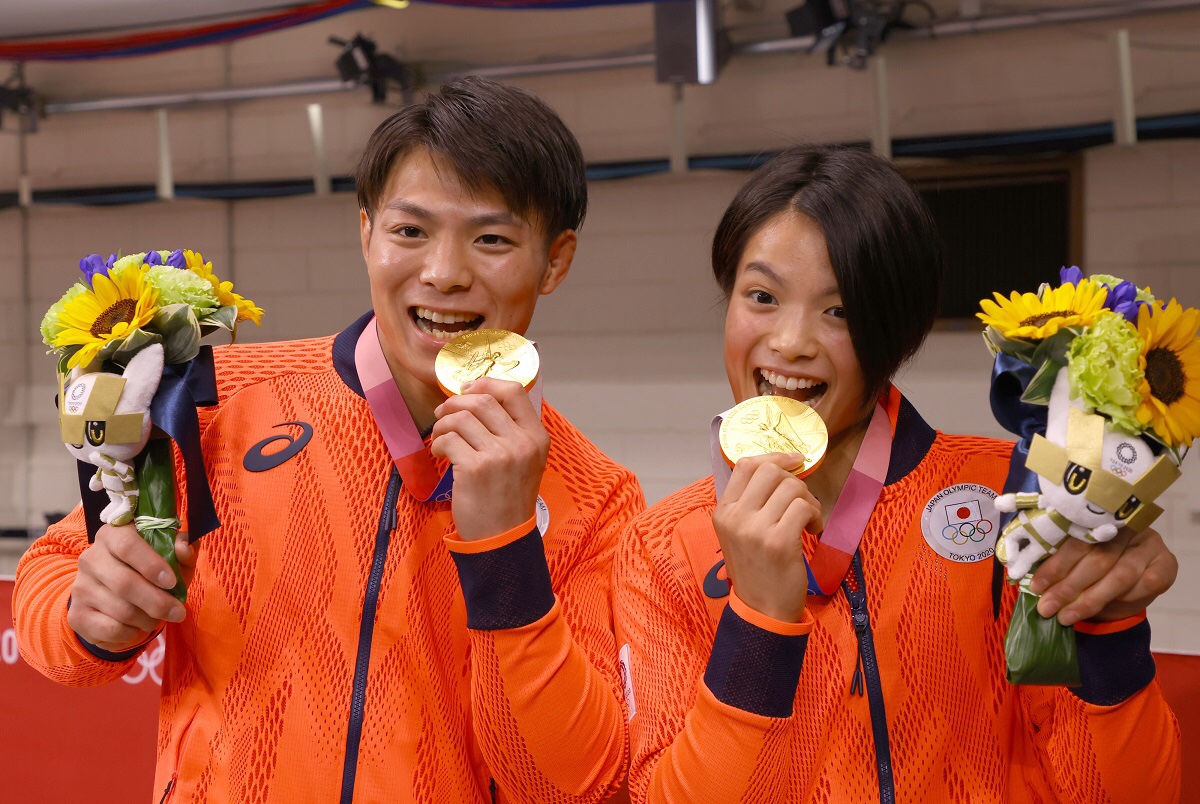 Why do medalists bite their medals? - YouTube