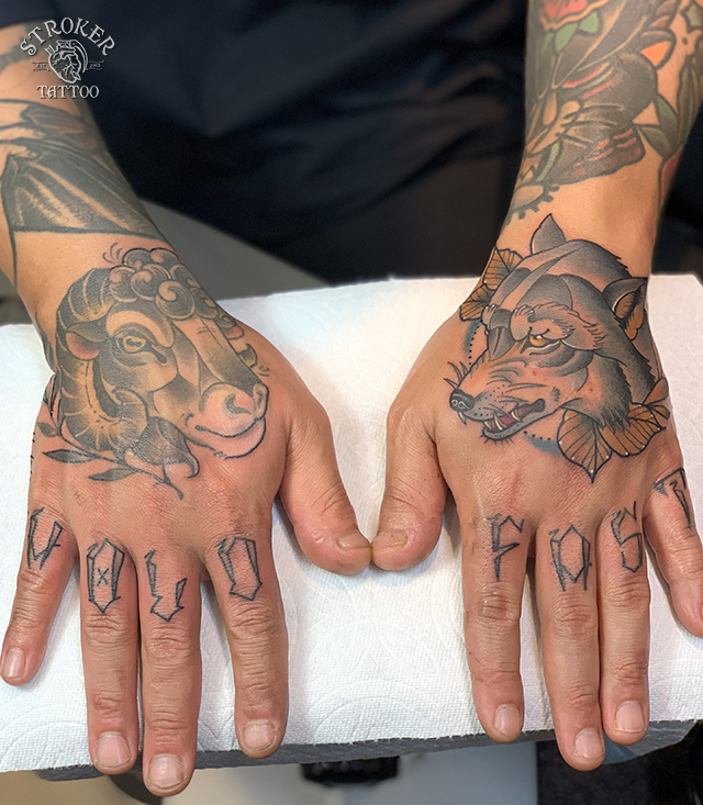 優しい微笑みが、あなたを見守ります。 首の付け根に、微笑みのタトゥー。 by @pikake.katsuo 痛み少なめハンドポークワンポイント タトゥータトゥーデザインハンドポークハンドポークタトゥーhandporkタトゥーガールファッションタトゥー微笑みのタトゥー