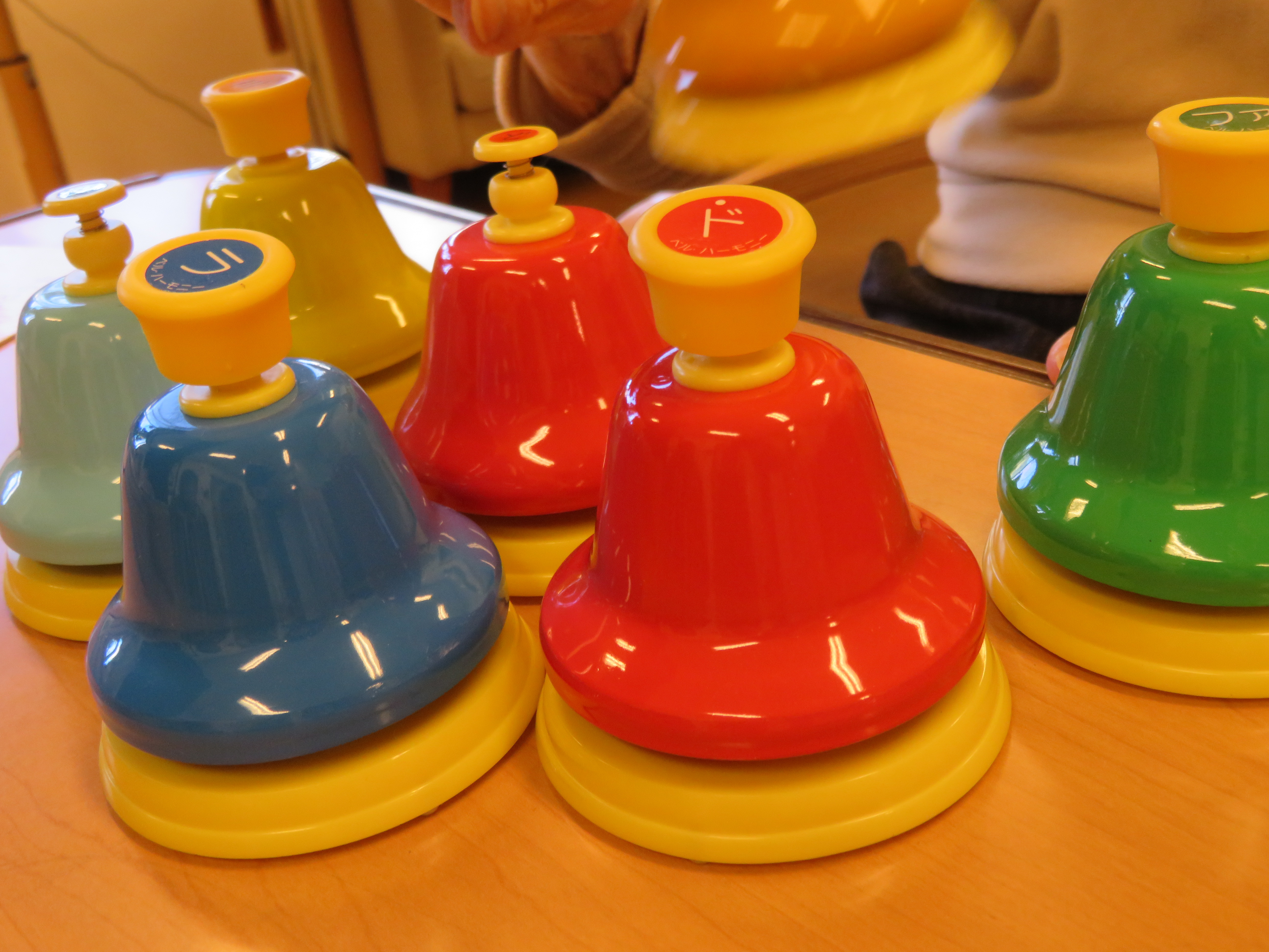 YouTube 介護施設向け 簡単！ハンドベルの教え方① 「まずはスタッフがやってみよう」ワイズベルハンドベル レッスンと演奏・施設レク静岡県富士市