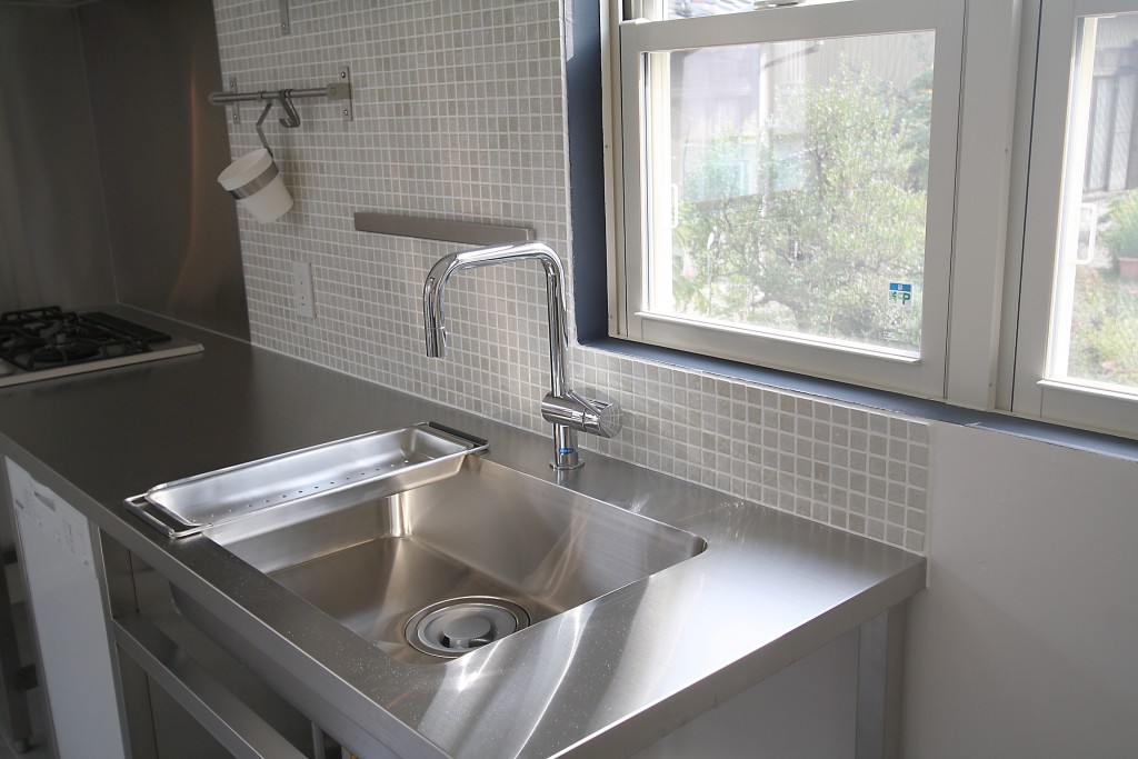 ステンレスキッチンが変色した？原因と対策を解説TIPSトーヨーキッチンスタイルジャーナル