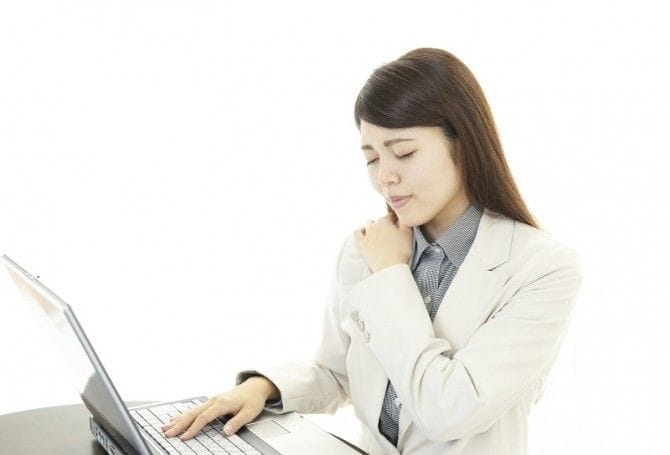 脈あり？ 女性が男性の顔を触る5つの心理は？隠された本音と対処法