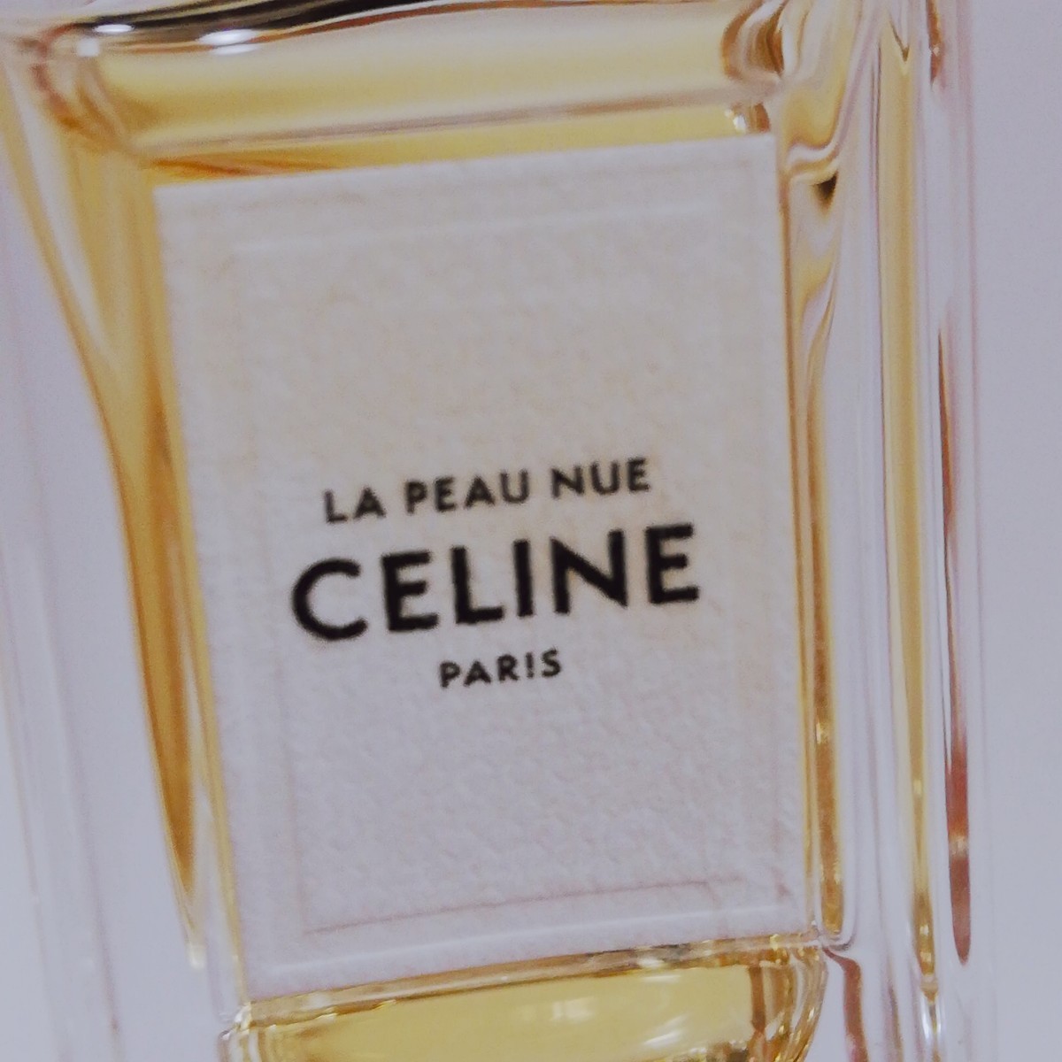 ママが香水をつけても大丈夫？子どもへの影響やおすすめの香水を紹介 - teniteo テニテオ