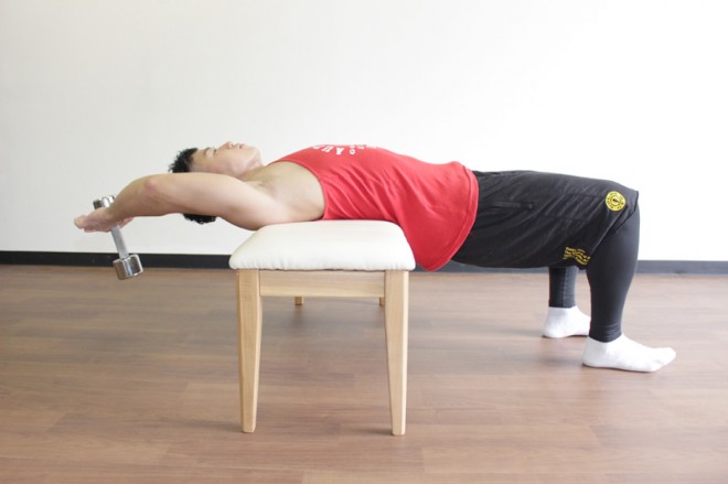 胸板を厚くする大胸筋の筋トレ！初心者でもできる自重＆ダンベルメニュー - 筋トレ 美ボディ