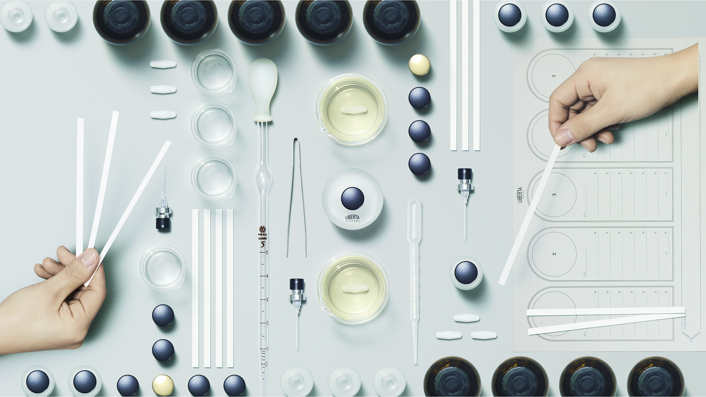 出版社生まれの香水「秘めごとトワレ」にリトルラインが登場。持ち運びやお試しにぴったりな、可愛らしいミニボトル。合同会社ブルーモーメントのプレスリリース