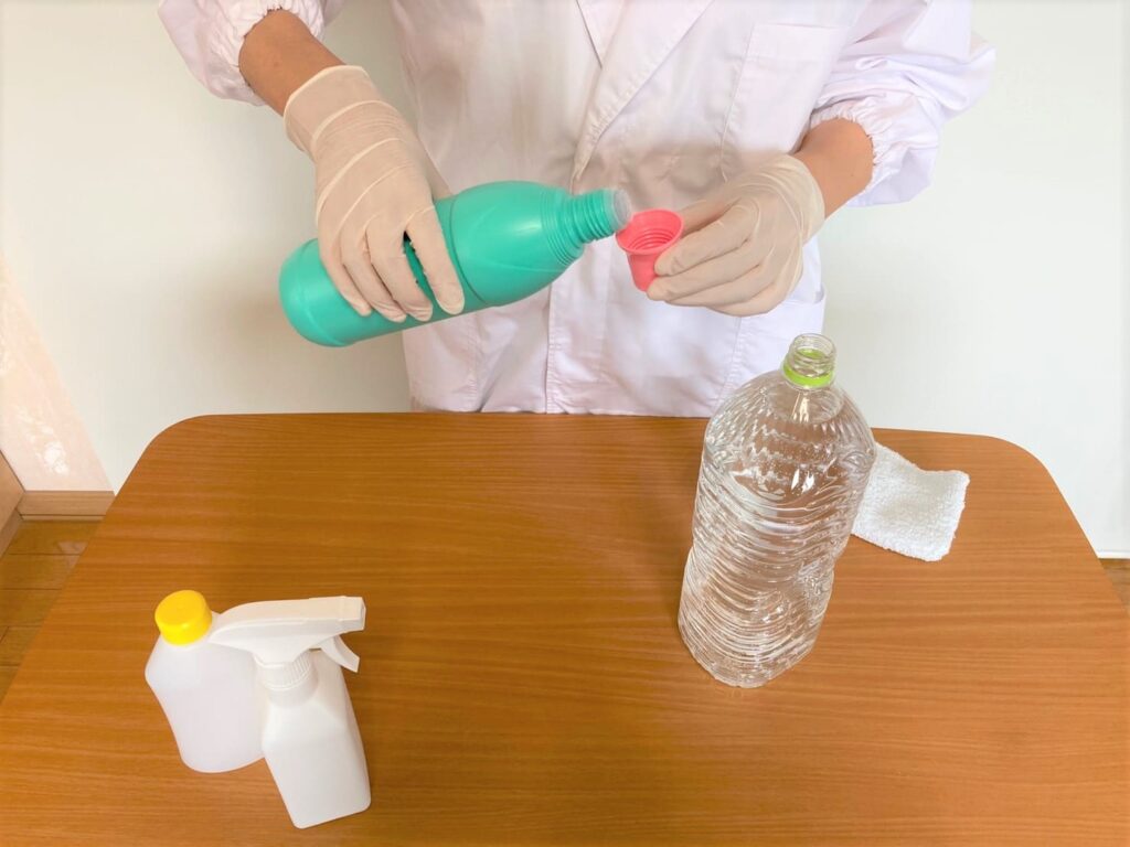 カビキラー vs ハイター」――違いがわかれば正しく選べる！カビ対策ガイド🧽ブログ沖縄のカビ取りならカビバスターズ沖縄